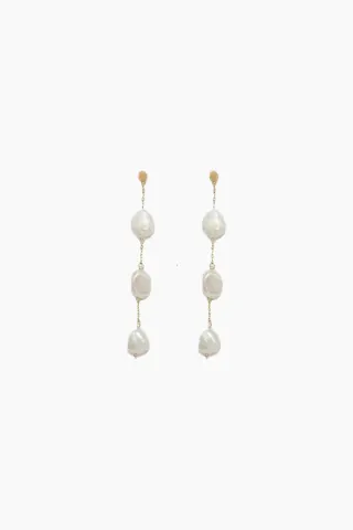 Sorelle Jewellery 3-pearls earchain - Forgyldt – Sorelle — produktfoto
