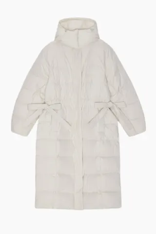 GANNI Tech Seersucker Puffer Coat F9689 – Tofu — produktfoto