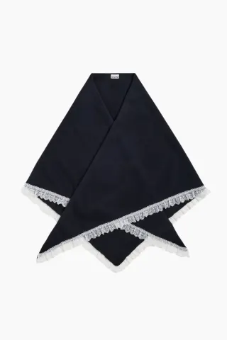 GANNI Wool Lace Triangular Scarf XXL – Sky Captain — produktfoto
