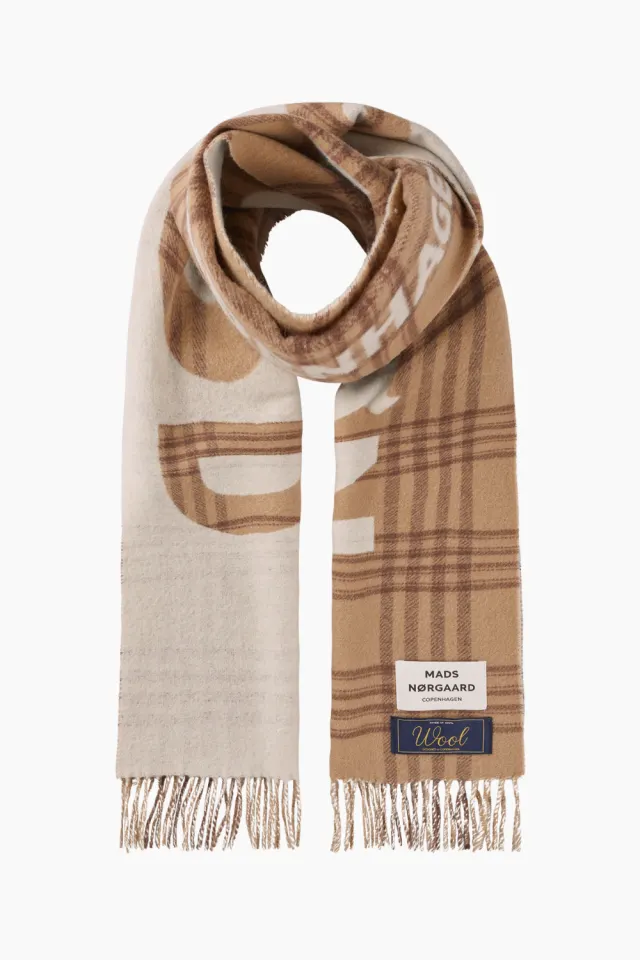 Mads Nørgaard Woven Wool Logo Scarf – Cornstalk/Cocoa Brown — produktfoto