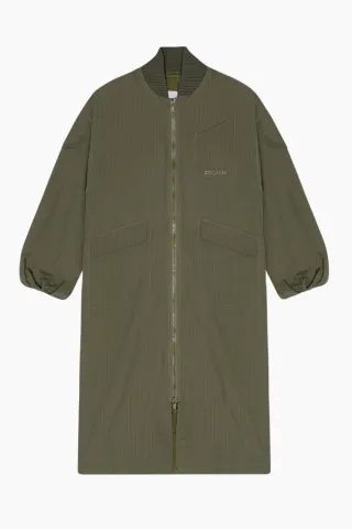 GANNI Tech Seersucker Oversized Shell Coat F9717 – Beetle — produktfoto