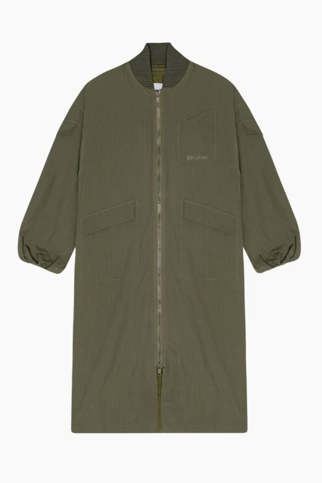 GANNI Tech Seersucker Oversized Shell Coat F9717 – Beetle — produktfoto