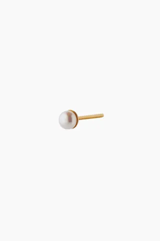 STINE A Tres Petit Pearl Earring – guld — produktfoto