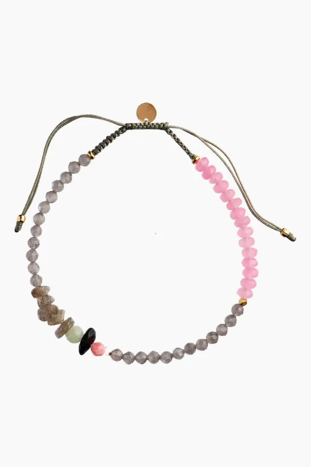 STINE A Harmony Bracelet With Calm Grey & Pink Gemstones and Khakigrey Ribbon – Multi — produktfoto