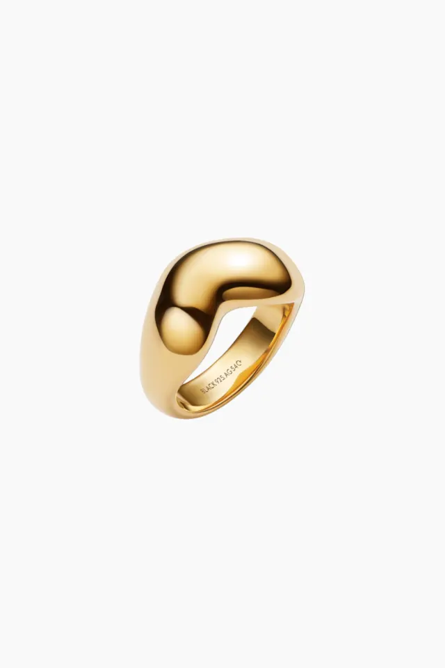 Maria Black Tryvann Ring – guld — produktfoto
