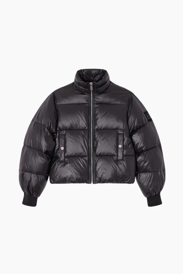 GANNI Shiny Nylon Short Puffer Jacket W0957 – sort — produktfoto