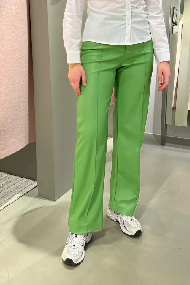 irréel NoraIR Faux Leather Pants – grøn — produktfoto