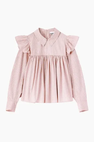 GANNI Oxford Stripe Frill Blouse A1040084 – Chalk Pink — produktfoto