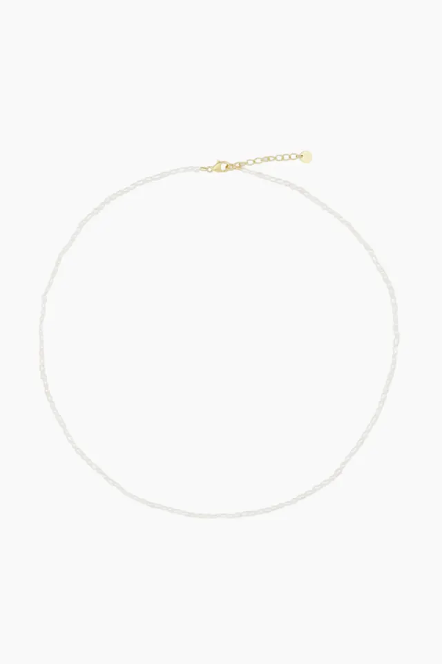 Sorelle Jewellery Tiny Pearl Necklace - Guld – Sorelle — produktfoto