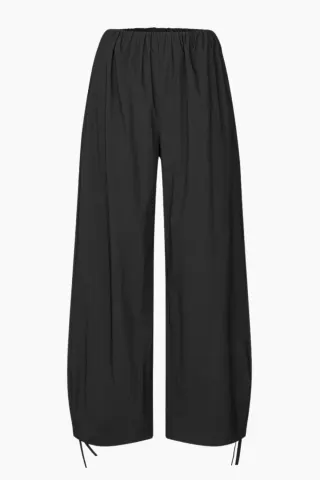 Oval Square Miku Trousers – sort — produktfoto