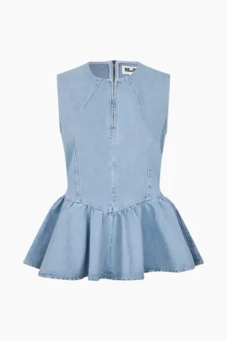 Baum und Pferdgarten Merja Top – Light Denim Rinse — produktfoto