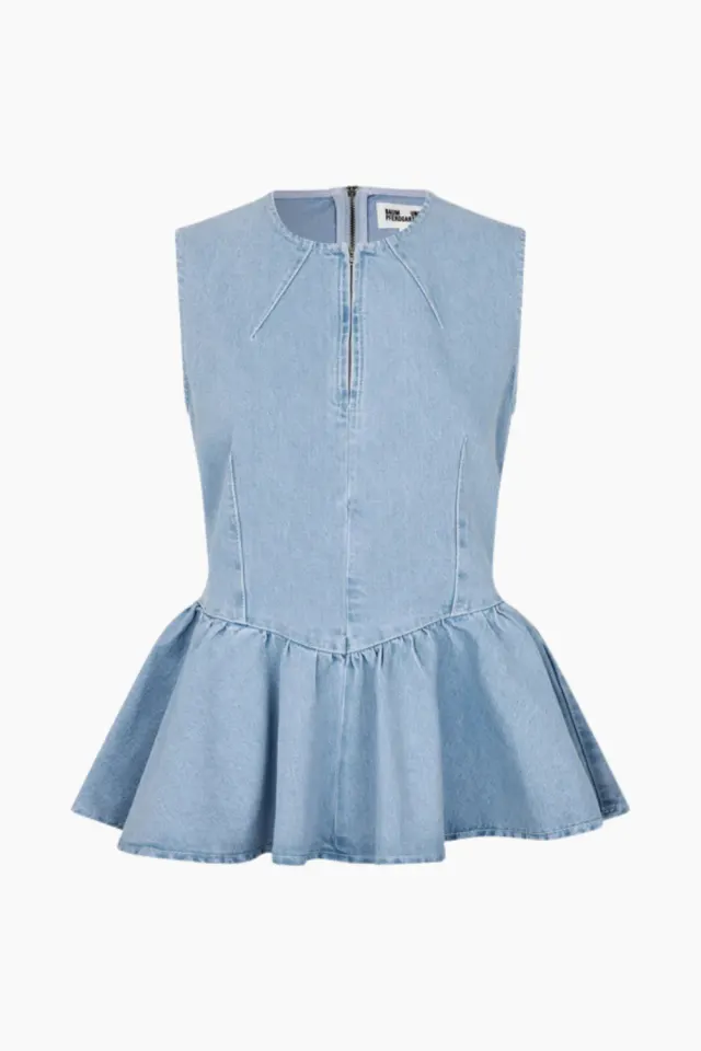 Baum und Pferdgarten Merja Top – Light Denim Rinse — produktfoto