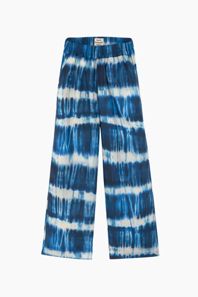 Mads Nørgaard Colin Sonie Pants AOP – Tie Dye Stripe AOP Merthyl Blue — produktfoto