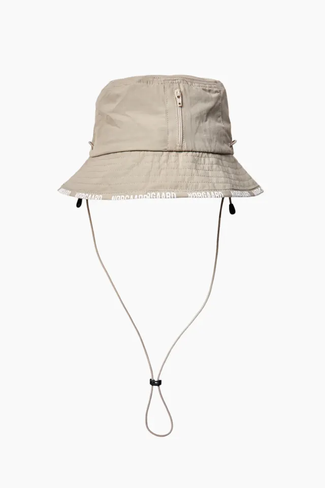 Mads Nørgaard Sunny Line Bucket Hat – Plaza Taupe — produktfoto