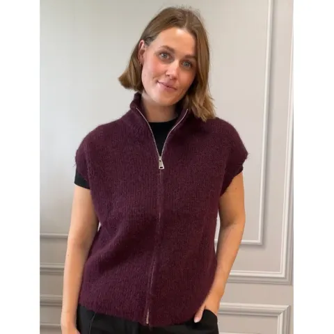 LULULIA Strik Vest LuAdelie 9991LU – Dark Cherry — produktfoto