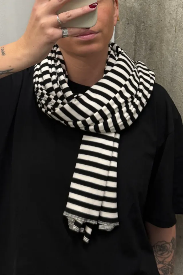 Nørgaard på Strøget NPS Scarf Interlock 2 – Black/Ecru — produktfoto