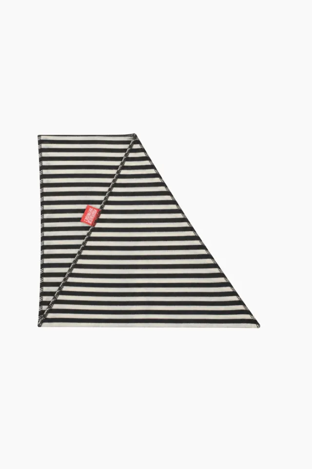 Nørgaard på Strøget NPS Scarf Triangle Big Wool – Black/Ecru — produktfoto