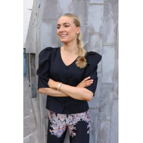 Liberté bluse Winnie 22315 – sort — produktfoto