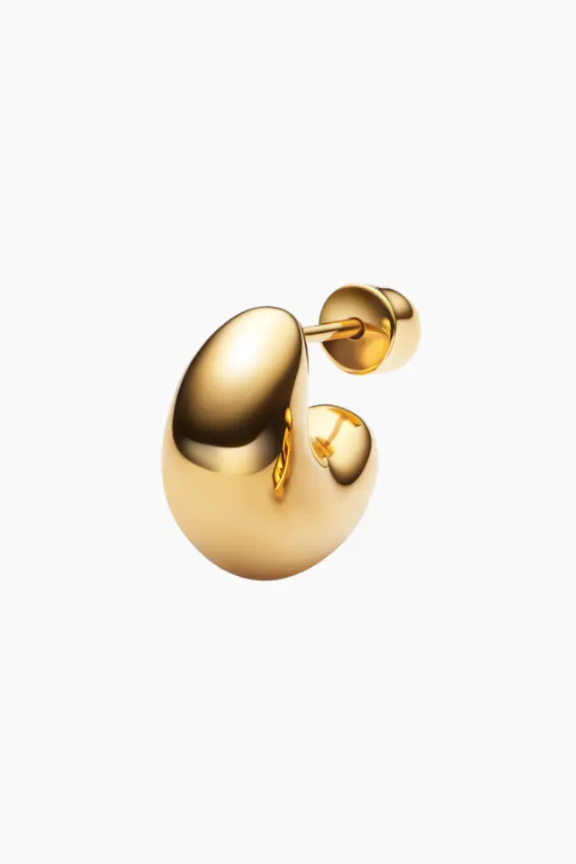 Maria Black Tryvann Pillow Earring – guld — produktfoto