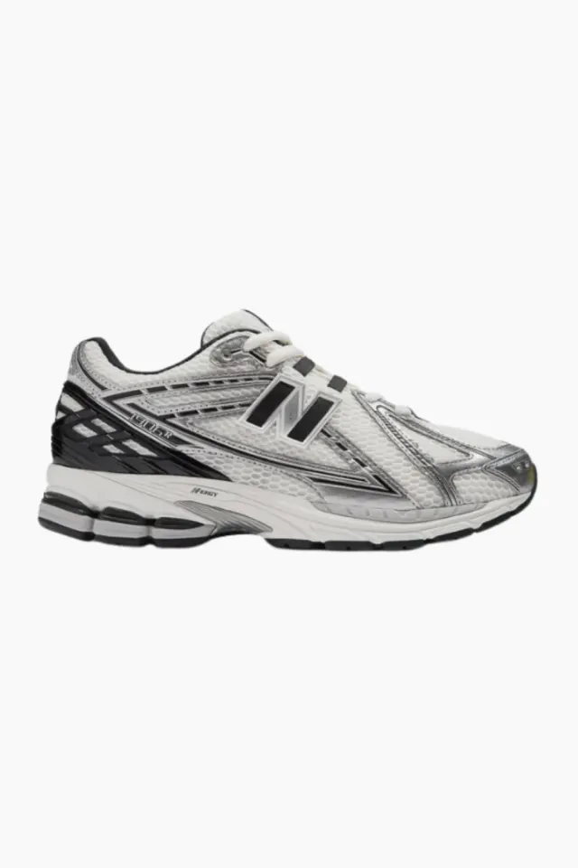 New Balance M1906RER – Silver Metallic/Black — produktfoto