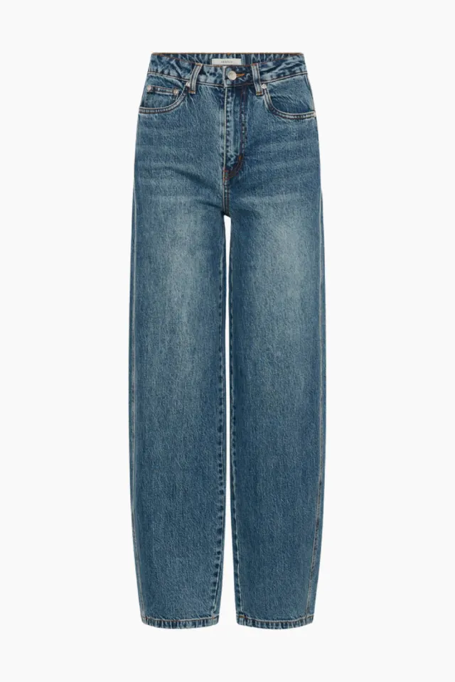Gestuz GZmelu HW Barrel Jeans – Classic Mid Blue Wash — produktfoto