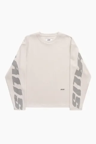 ALIS Joshua Long Sleeve In Rib W/ Back Print – Solid Antartica Off White — produktfoto
