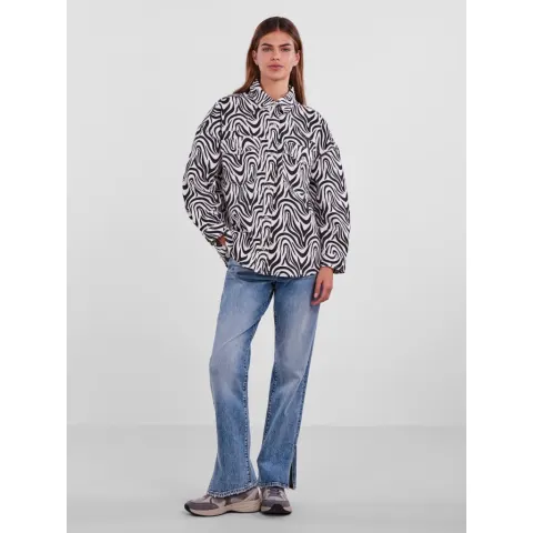 Pieces denim skjorte Pcnursel – Bright White Black Zebra — produktfoto