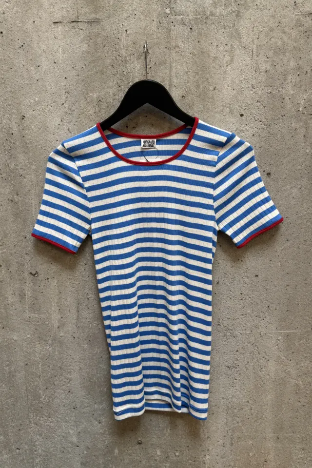 Nørgaard på Strøget 101 Short Sleeve Kontrast – Blue/Ecru/Red — produktfoto