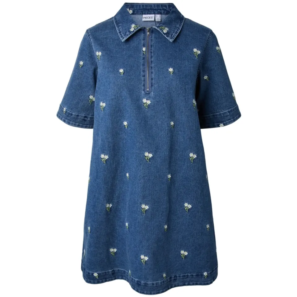 Pieces kjole Pcflora – Medium Blue Denim WHITE FLOWER EMBROIDE — produktfoto