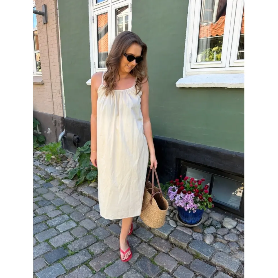 LULULIA Kjole LUSilke 8265LU – beige — produktfoto
