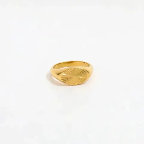 muun STUDIOS Sun Signet Oval Ring 18K Guldbelagt R025 – Guld — produktfoto