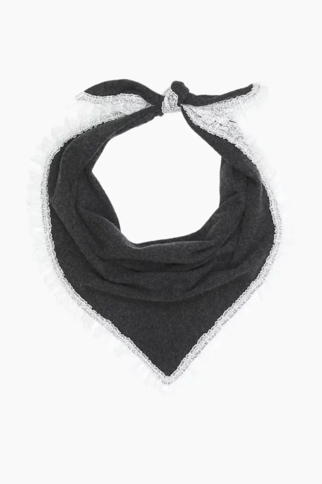 GANNI Wool Lace Triangular Scarf – Phantom — produktfoto