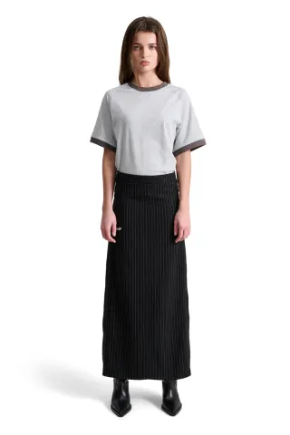 ALIS Nirah Long Skirt – Black Pinstripe — produktfoto