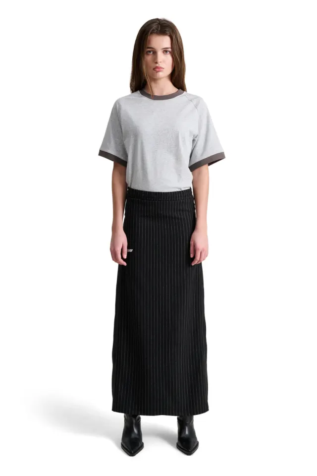 ALIS Nirah Long Skirt – Black Pinstripe — produktfoto