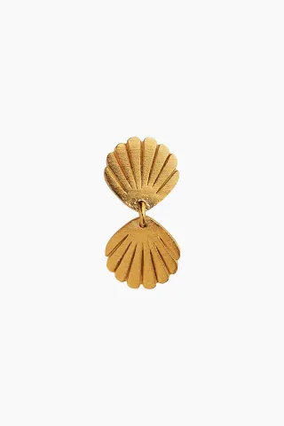 STINE A Two Petit Shell Earring – guld — produktfoto