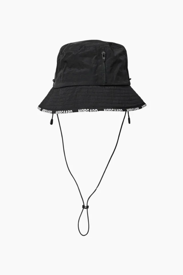 Mads Nørgaard Sunny Line Bucket Hat – Jet Black — produktfoto