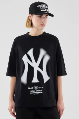 New Era MLB Boxy Graphic Tee – sort — produktfoto