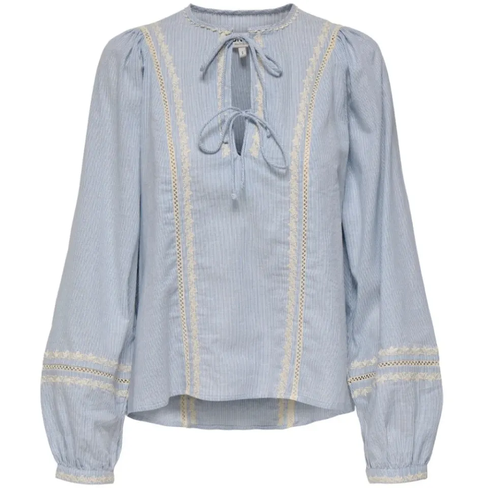 ONLY bluse Onlmonica – Cloud Dancer BLUE RIBBON — produktfoto