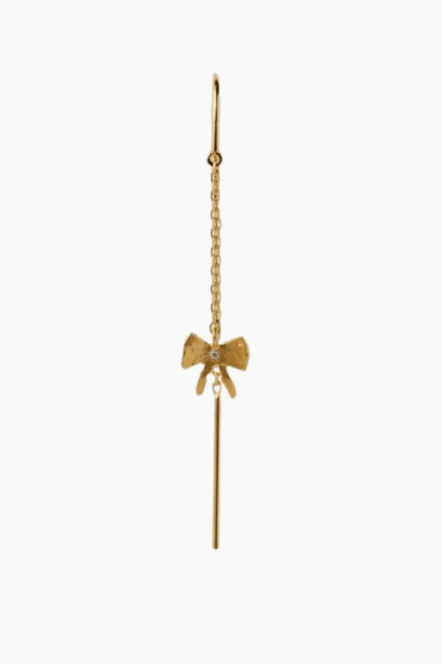 STINE A Petite Bow Double Chain Earring – guld — produktfoto