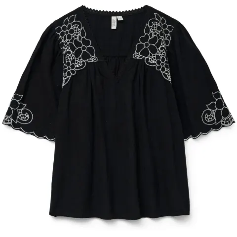 Vero Moda bluse Vmbridget – Black CLOUD DANCER EMB. — produktfoto