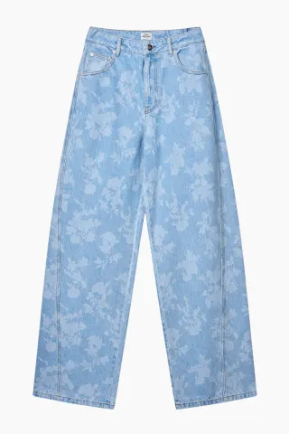 Mads Nørgaard Art Denim Christel Jeans – Light Denim/ Ink Flower — produktfoto