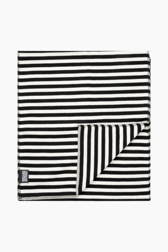 Nørgaard på Strøget NPS Scarf Interlock – Black/Ecru — produktfoto