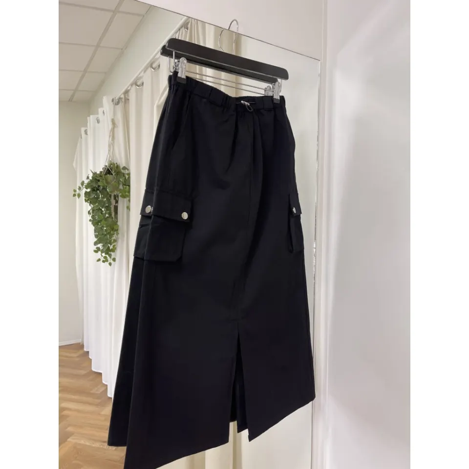 LULULIA Studio cargo nederdel Lula – sort — produktfoto