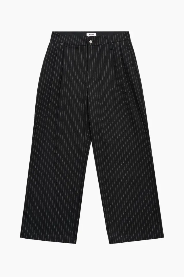 ALIS Phylli Loosed Fitted Chino Pants – Black Pinstripe — produktfoto