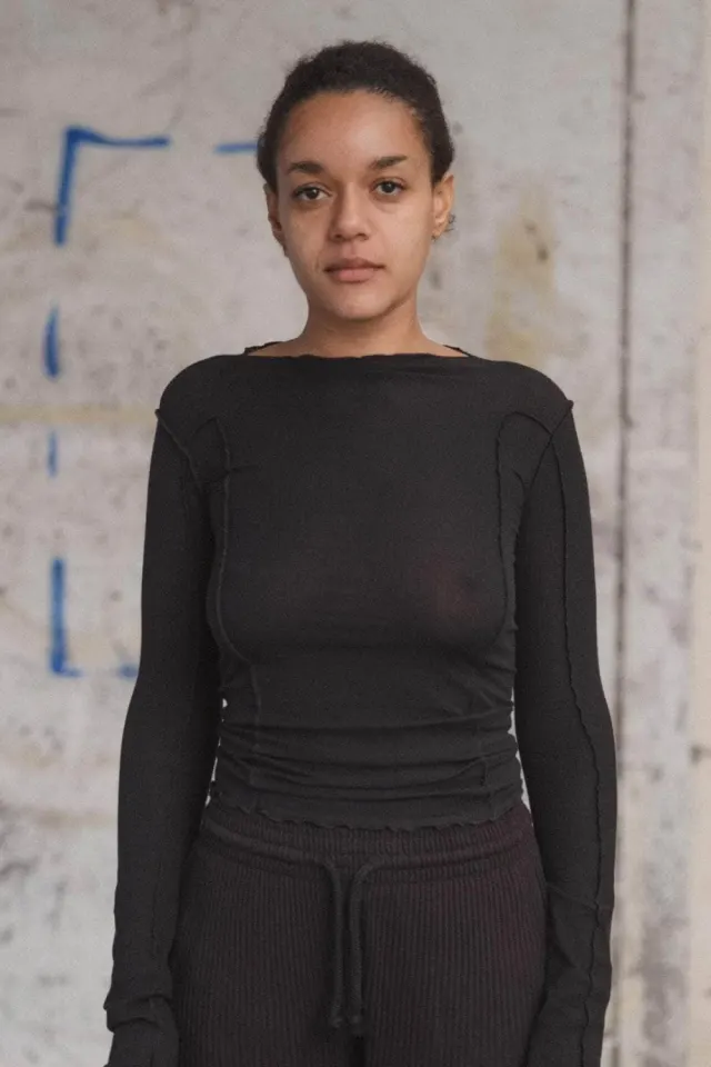 Baserange Omato Long Sleeve Tee Organic Cotton Rib – sort — produktfoto