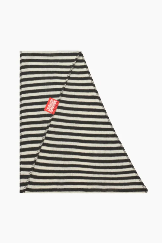Nørgaard på Strøget NPS Scarf Triangle Wool – Black/Ecru — produktfoto