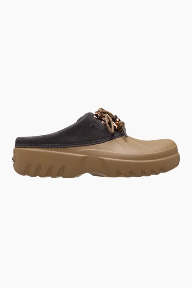 Crocs Axle Suede Mule – Sepia/Dark Cocoa — produktfoto