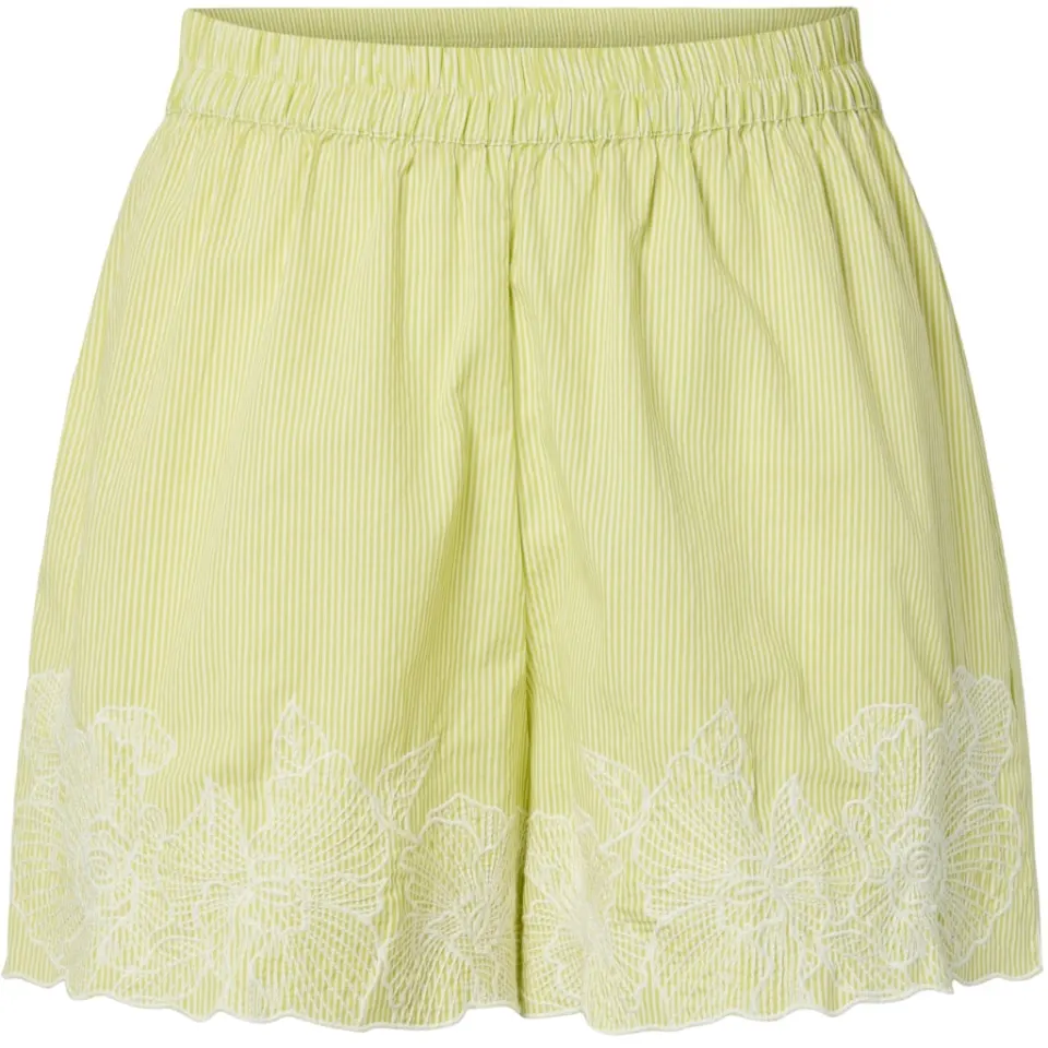 Pieces shorts Pcgilia – Celery Green Embroidery edge — produktfoto